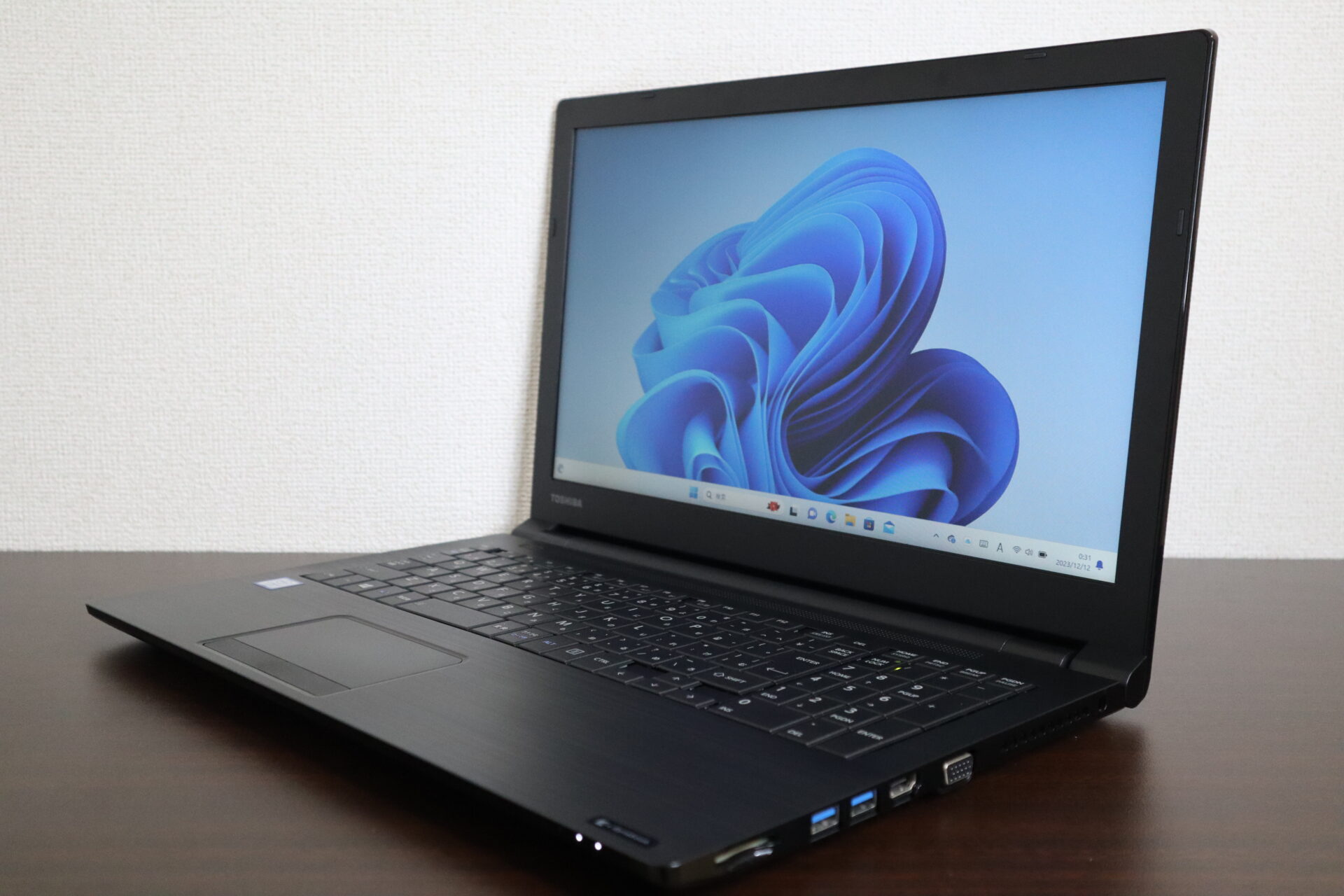TOSHIBA製 dynabook B3 P1B3LBAB ノートパソコン